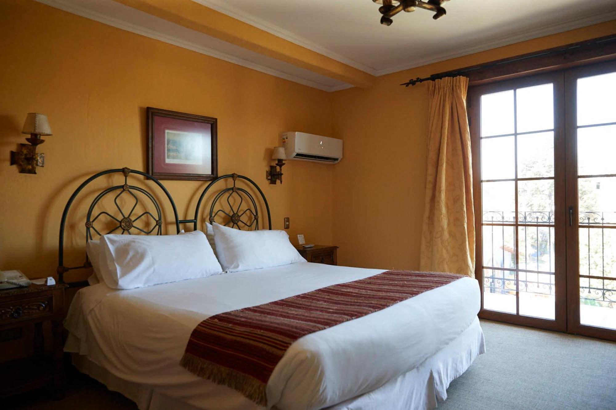 Hotel Santa Cruz Plaza Exterior photo