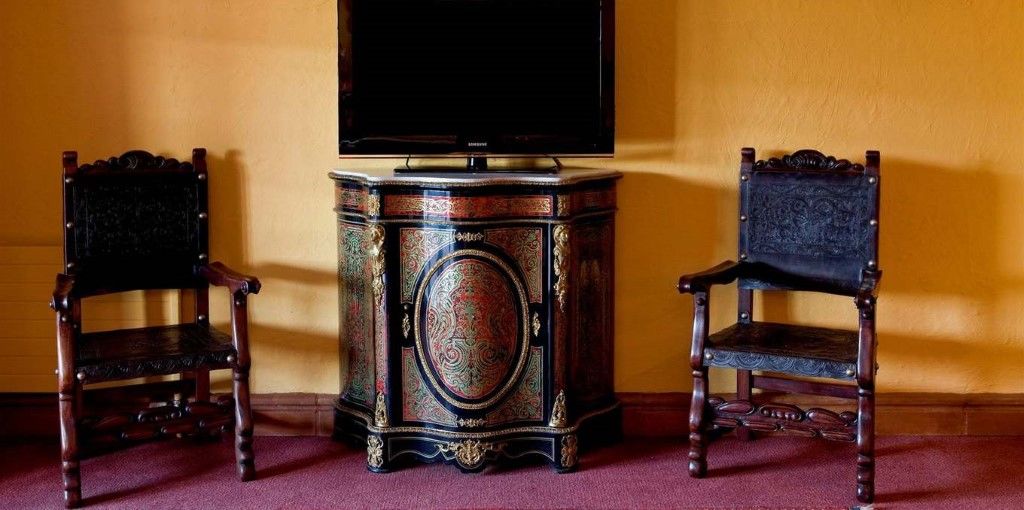 Hotel Santa Cruz Plaza Exterior photo A television set